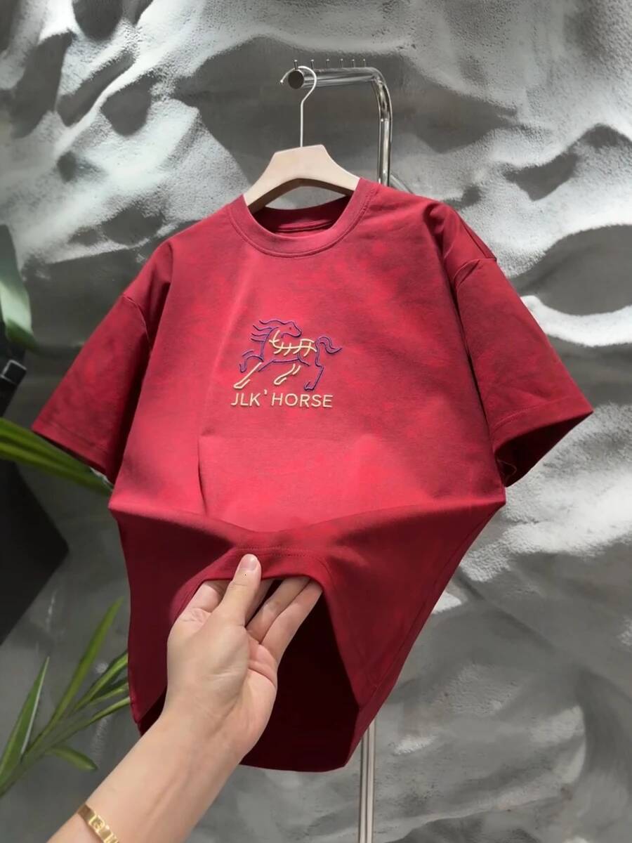 2026 Spring New Men's Faion ort Sve T-irt Embroidered Pattern Year Sli Comfortable Soft Chinese Sle Top