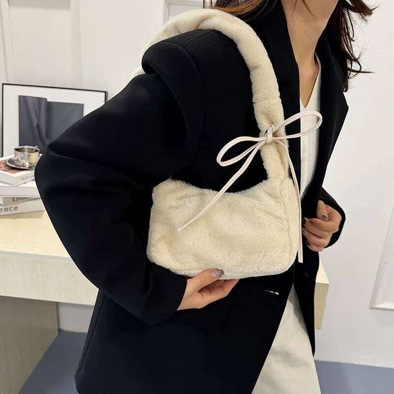 Winter Soft Plush Women Shoulder Underarm Bags Simple Solid Color Ladies Pleated Strap Handbags Portable Female Phone Bag Purse XJ260311