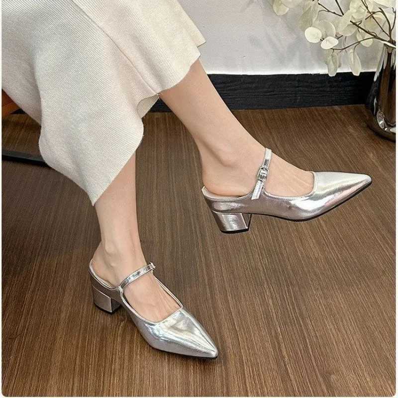 Wearing Baotou High-heeled Shoes for Women in Summer New Pointed Toe Shallow Mouth with Square Heel K260311