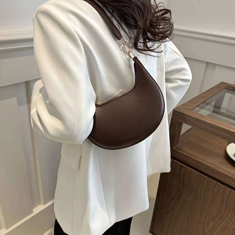 New Fashionable High-end Moon-shaped Baseball Bag, Showing Luxury, Women's Single Shoulder Bag XJ260311