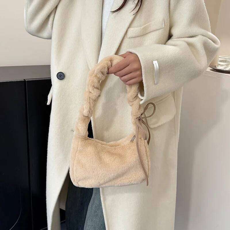 Winter Soft Plush Women Shoulder Underarm Bags Simple Solid Color Ladies Pleated Strap Handbags Portable Female Phone Bag Purse XJ260311