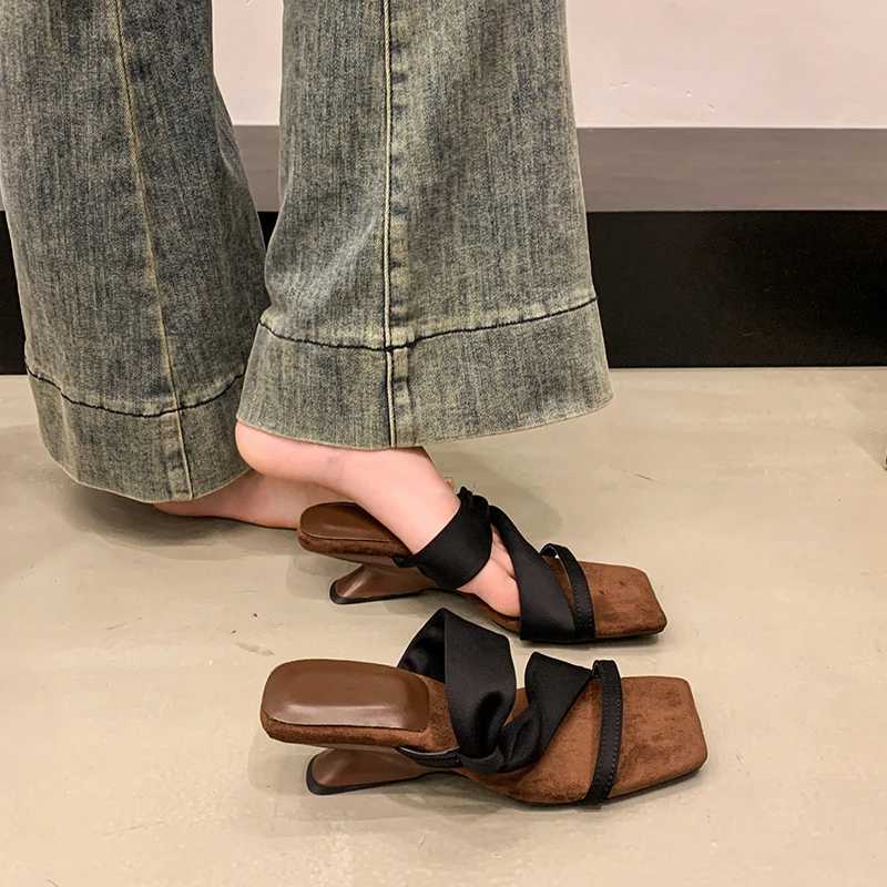 2025 New Fashion Square Head Open Toe Summer Elegant Bow Designer Opposite Heel Dress Party Zapatillas Mujer K260311