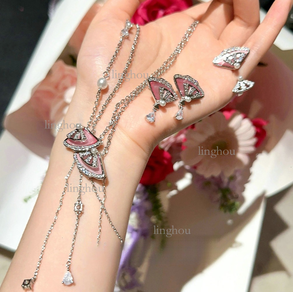 2026 Retro Scallop Mother Of Pearl Designer Necklace Luxury Brand Women's Jewelry Fashion Palace Style Pink Fan Earrings Trendy Accessories Whole