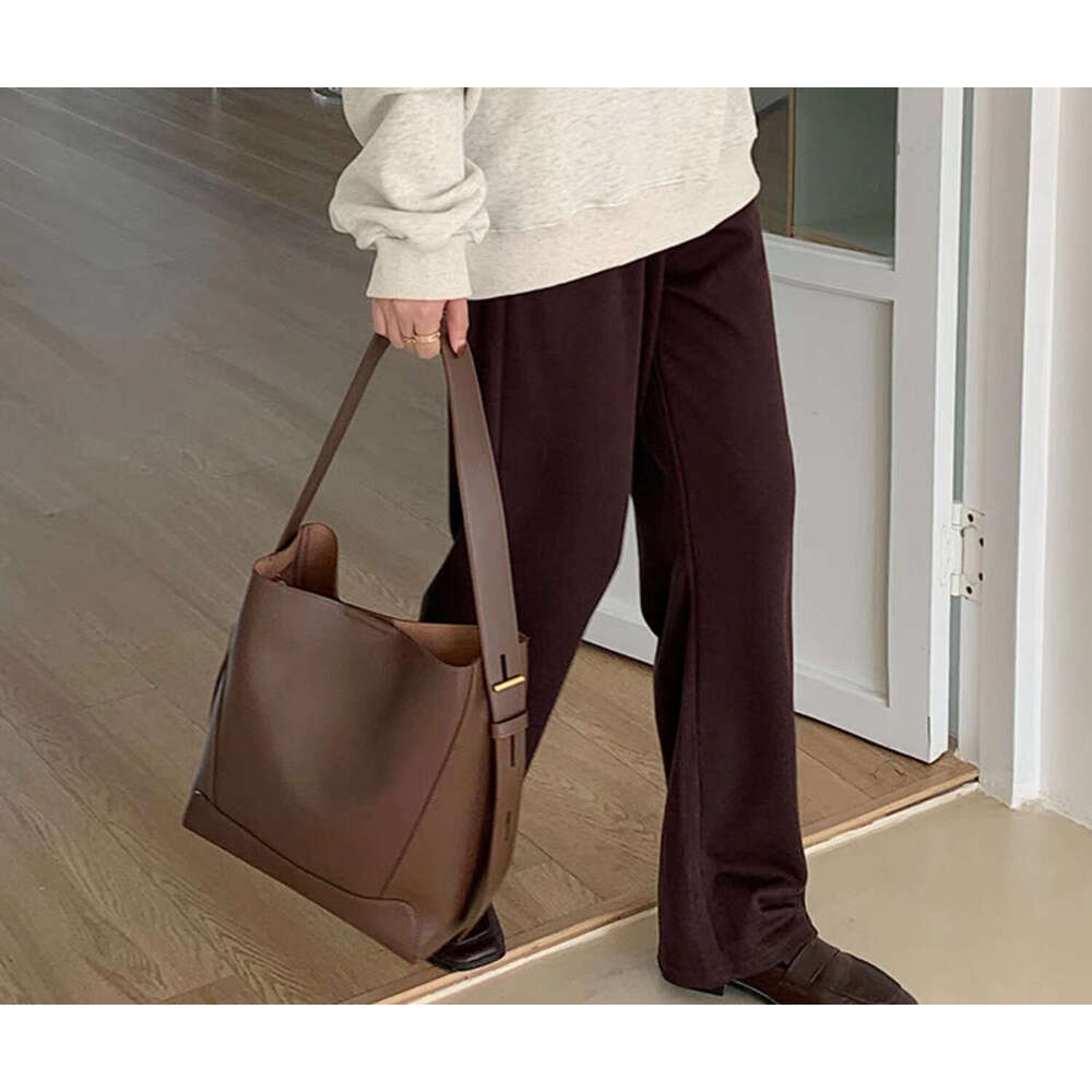 Luxury Shoulder Bags Totes Hobo Genuine Leather Women S New Bucket Tote Versatile Large Capacity Commuter Shoulder Bag Crossbody For SENYY