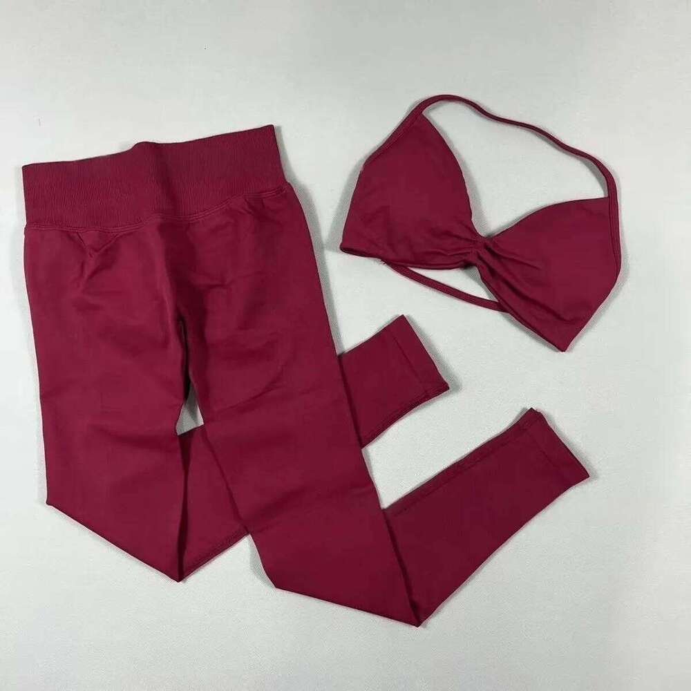 2-Piece Set Women's Seamless Clean No Logo Yoga Set, Halter Neck Sports Bra & High-Waisted Lifting Leggings for Gym Workouts 26H0311