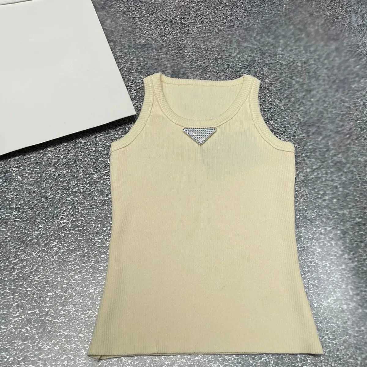 2025 Summer New Womens Slim Fit Versatile Casual Fashion Simple Sleeveless VestT260311