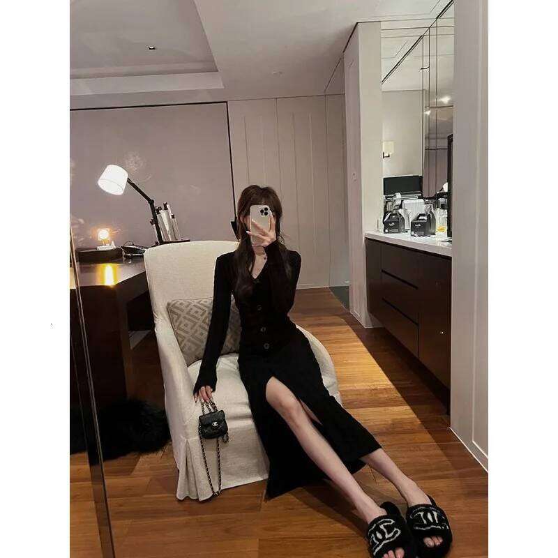 Korean V-neck Twist Wool Long-sleeved Inner for Women with Gentle Style Waist and Slit Long Dress Z260311