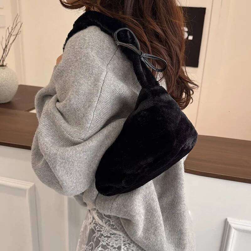 Winter Soft Plush Women Shoulder Underarm Bags Simple Solid Color Ladies Pleated Strap Handbags Portable Female Phone Bag Purse XJ260311