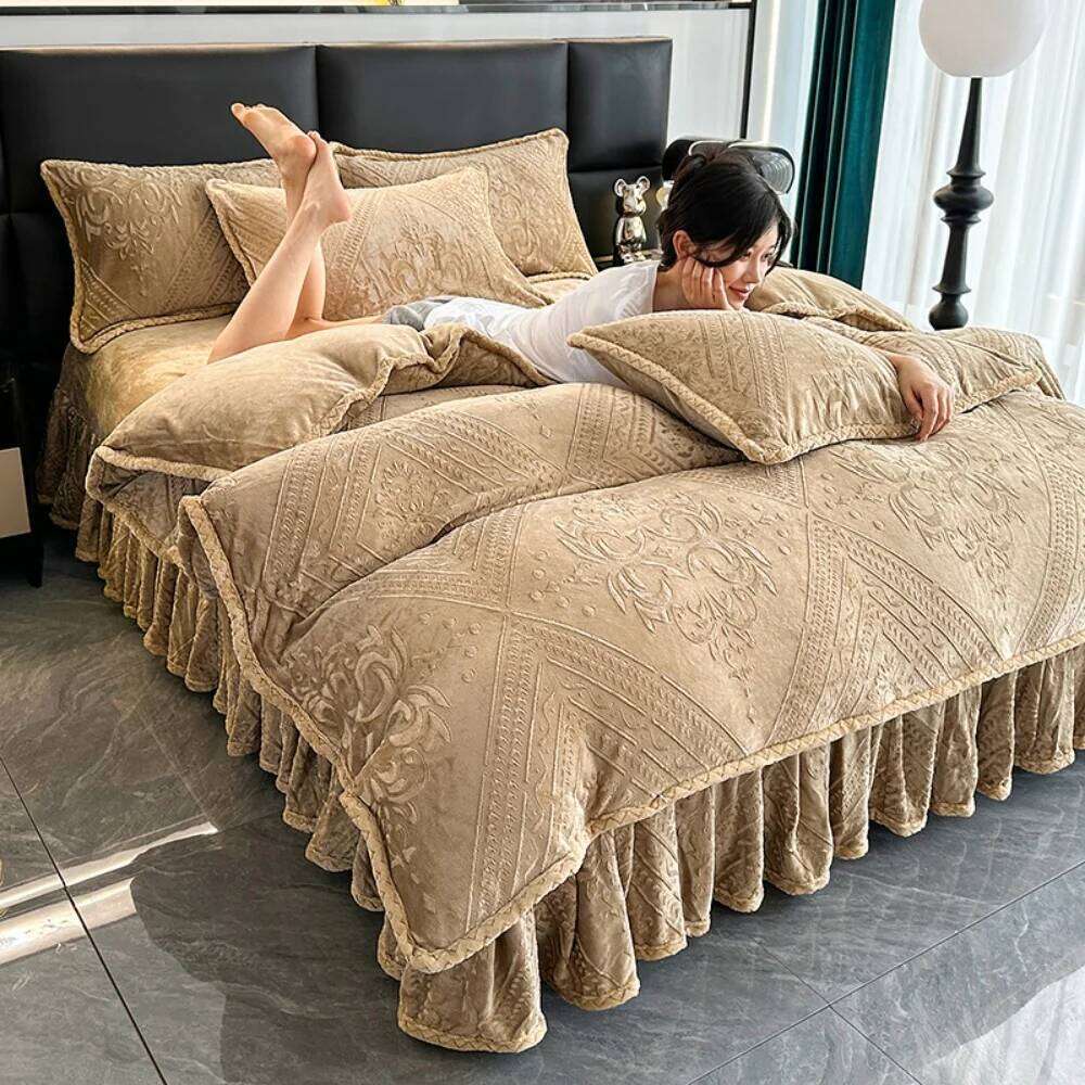 Thickened Milk Four-Piece European Style Winter Warm Bedding Set Soft Carved Velvet Quilt Cover Pillowcase Bed Skirt H260311