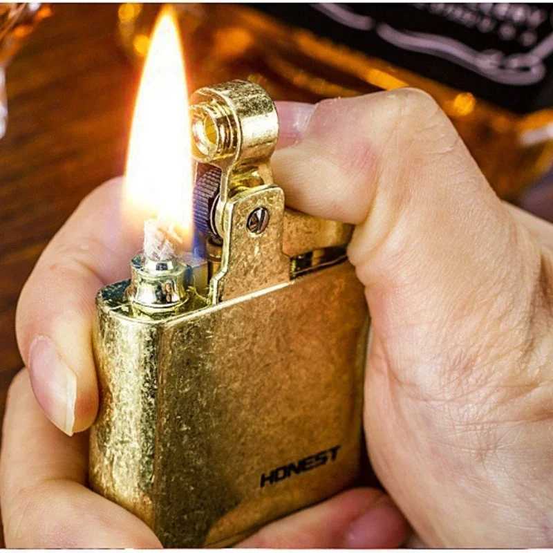 New Windproof Retro Brass Cigar Lighter Cigar Lighter Men Smoking Accessories Gadget Metal Luxury Kero sene Lighter Waterproof N260311
