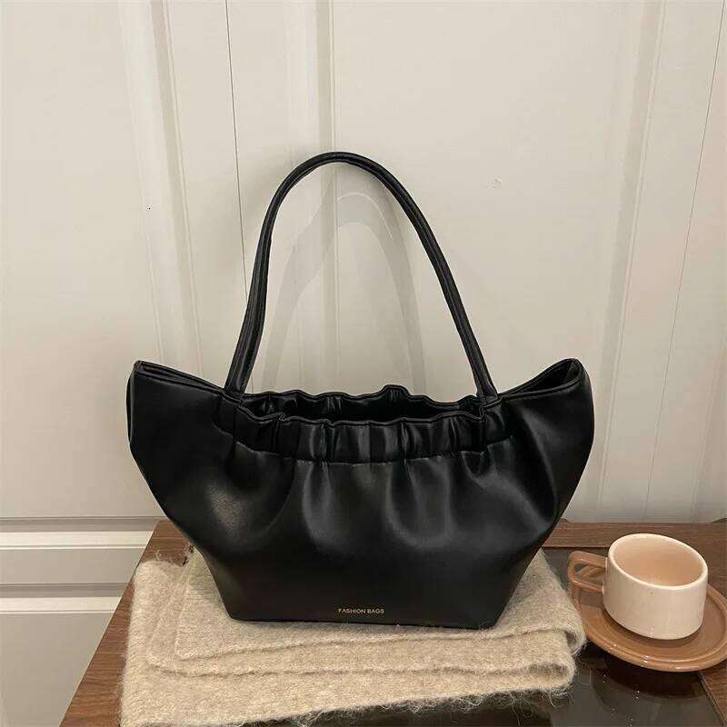 New Trendy Simple Texture Shoulder Wrinkled Handle Bucket Women Large Capacity Commuter Bag Autumn Winter Korean Style XJ260311