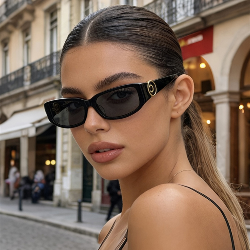 Luxury designer sunglasses for women and men classic and stylish versatile perfect for outdoor driving with UV400 sun protection a travel essential Box good