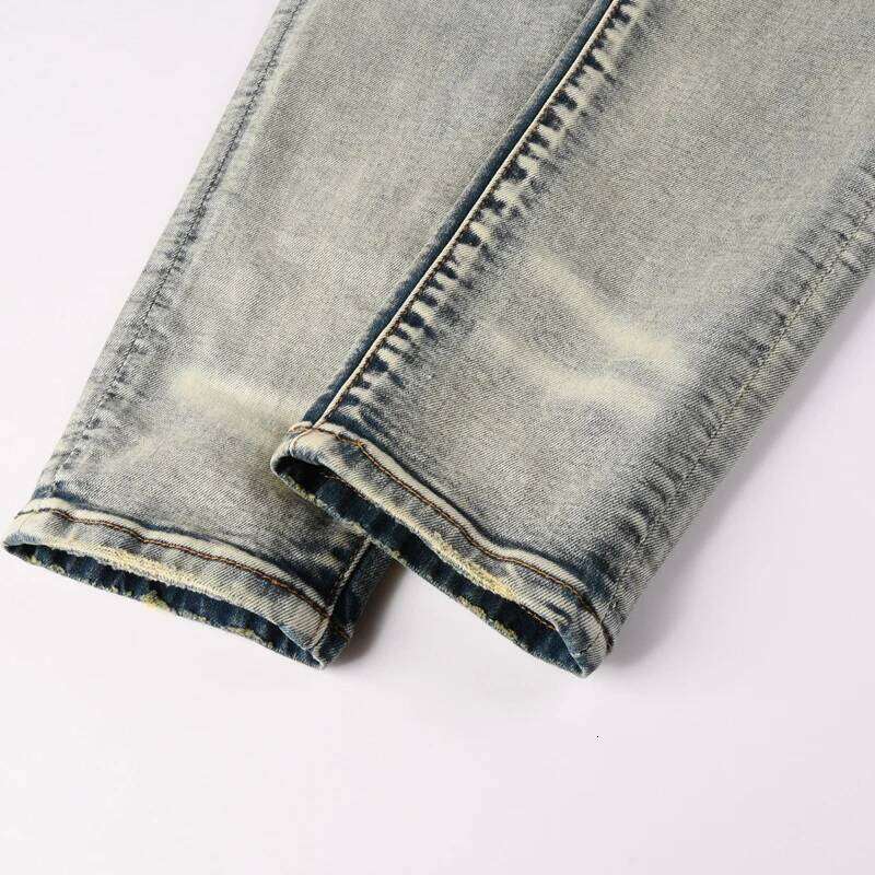 Fashionable new light blue jeans pleats, washed with water, nostalgic perforation patch, men's jeans, high street des Z260225