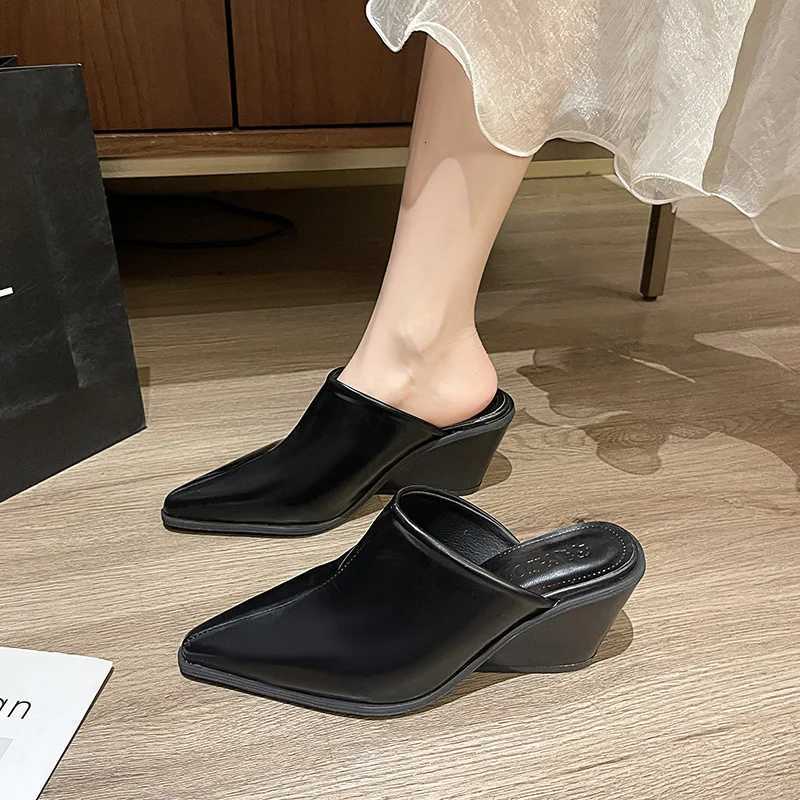High-heeled mules with a pointed toe suitable for outdoor wear made of PU material with a rubber sole K260311