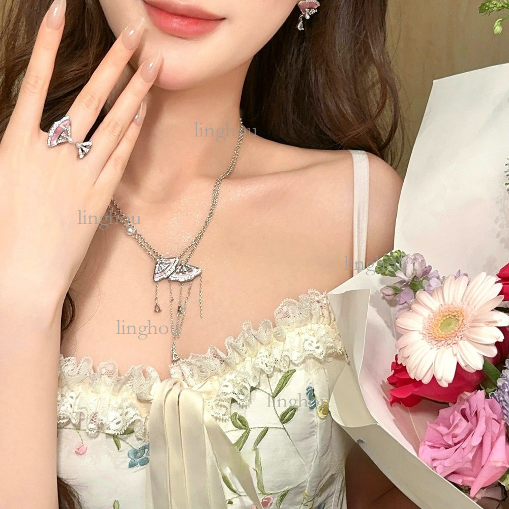 2026 Retro Scallop Mother Of Pearl Designer Necklace Luxury Brand Women's Jewelry Fashion Palace Style Pink Fan Earrings Trendy Accessories Whole