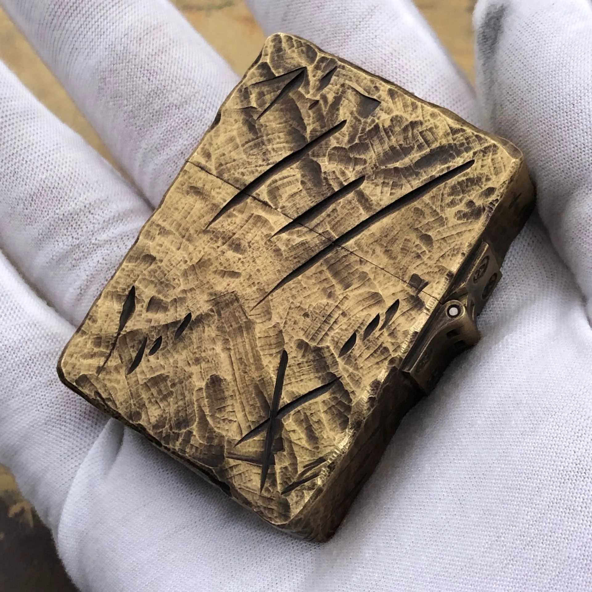 Zoro brass combat armor oil lighter engraved with Constantine pattern mens gift personalized igniter cigarette accessories N260311