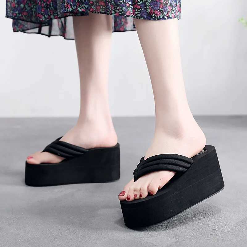 2025 Summer Fashion Sponge Cake Thick Bottom Slope and Seaside Cool Scooters with Pinch Feet High Heels Flip flops K260311