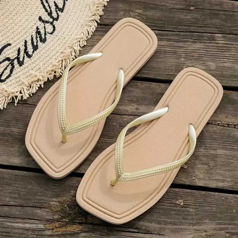 Flip flops for womens summer fashion 2025 new flat bottomed clip toe sandals beach shoes K260311