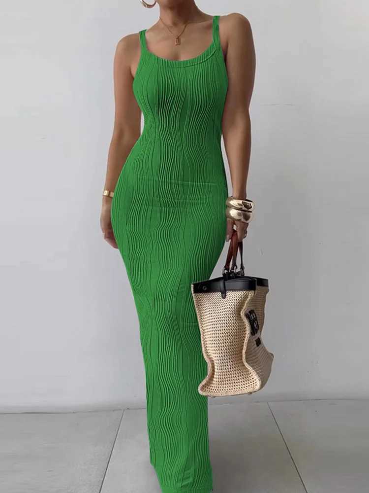 Long White Dress Women Streetwear Summer 2025 New Tight Fitting Dresses with Sleeveless Pullover Solid V-Neck Temperament Skirt M260311