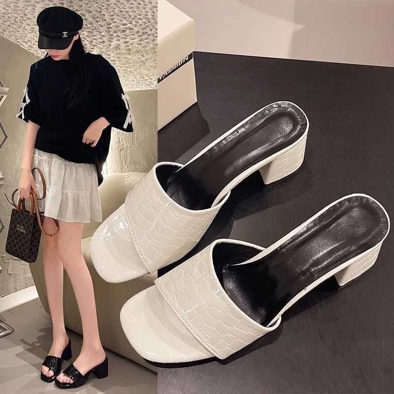 High heeled for women in 2025 new European and American style plus size square toe one line thick heel sandals K260311