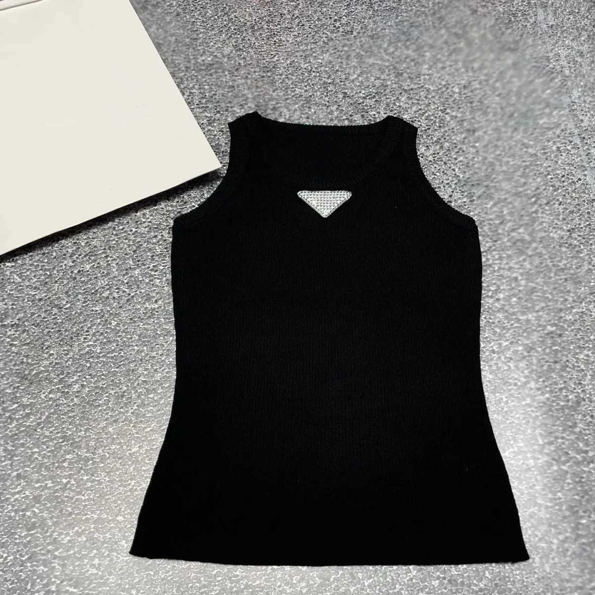 2025 Summer New Womens Slim Fit Versatile Casual Fashion Simple Sleeveless VestT260311
