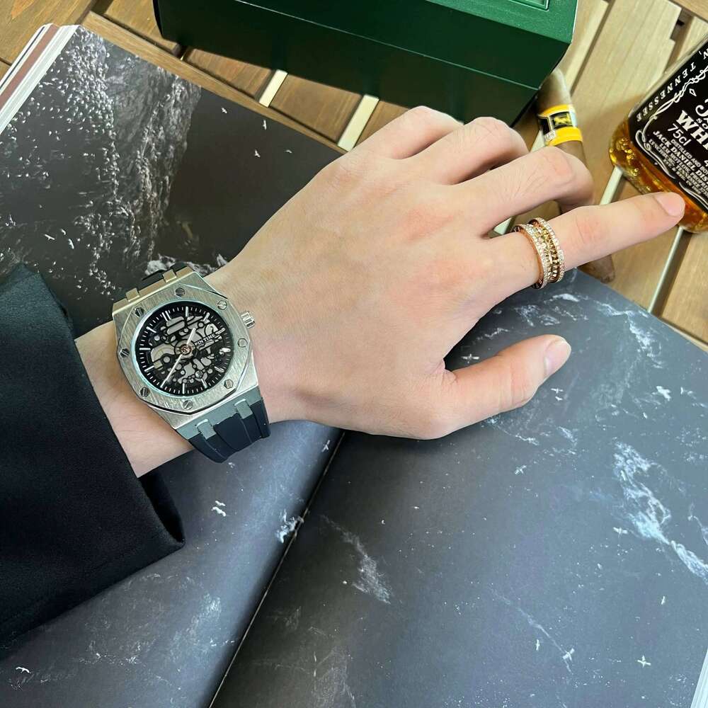 Fashionable Men's Mechanical Style Quartz Casual Waterproof Watch Alloy Personalised Skeletonised Men Wristwatch Gift