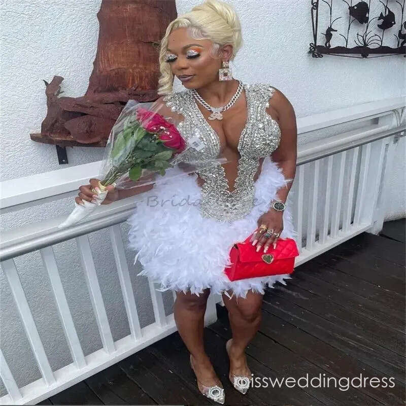 Gorgeous Diamond Baddie Prom With Feather White Sexy Black Girls Aso Ebi Birthday Short Party Dress Elegant Formal Homecming Bespoke Vestidos De Gala 
