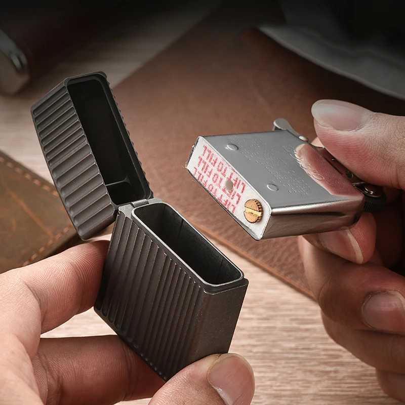 Heavy Armor Full Titanium Fuel Lighter Thickened Oil Windproof Pocket Lighter Vintage Style Mens Cigarette Lighter N260311