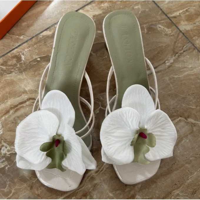 New red high-heeled sandals for women floral flip-flop style perfect for summer wear with skirts K260311