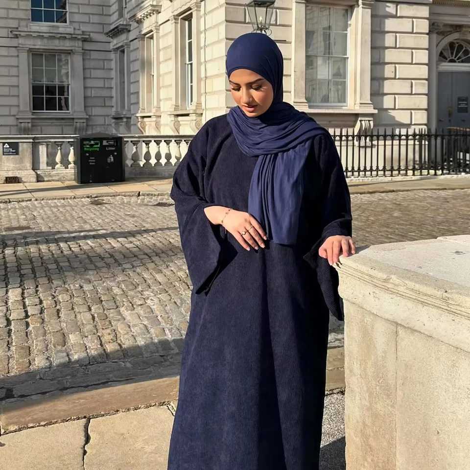 2025 Hot Sells Muslim Winter Abaya with Cuff Slits Middle East Style for Saudi Qatar Ramadan Celebrations and Chilly Season Wear X260311