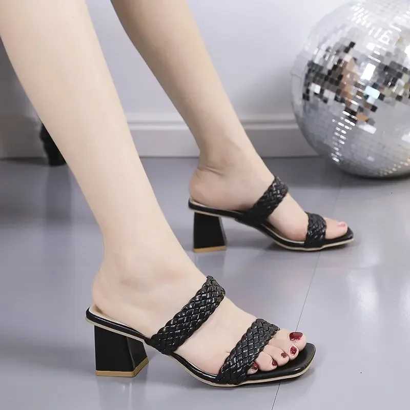 New Fashion Summer New Sandals Thick Heel with Square Head Solid Color Outer Wear High-heeled Womens Size 35-42 K260311