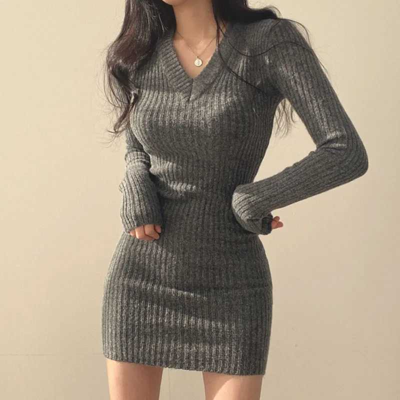 Fashionable and sexy autumn and winter ladies V-neck slim bottoming knitted dress black temperament long-sleeved sweater M260311