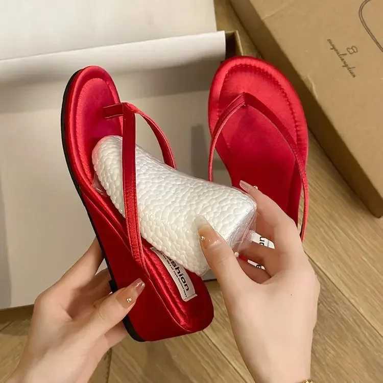 House Platform Low Shoes Woman 2025 Pantofle On A Wedge Rubber Flip Flops New Summer Hawaiian Rome Elegant Silk Hoof He K260311