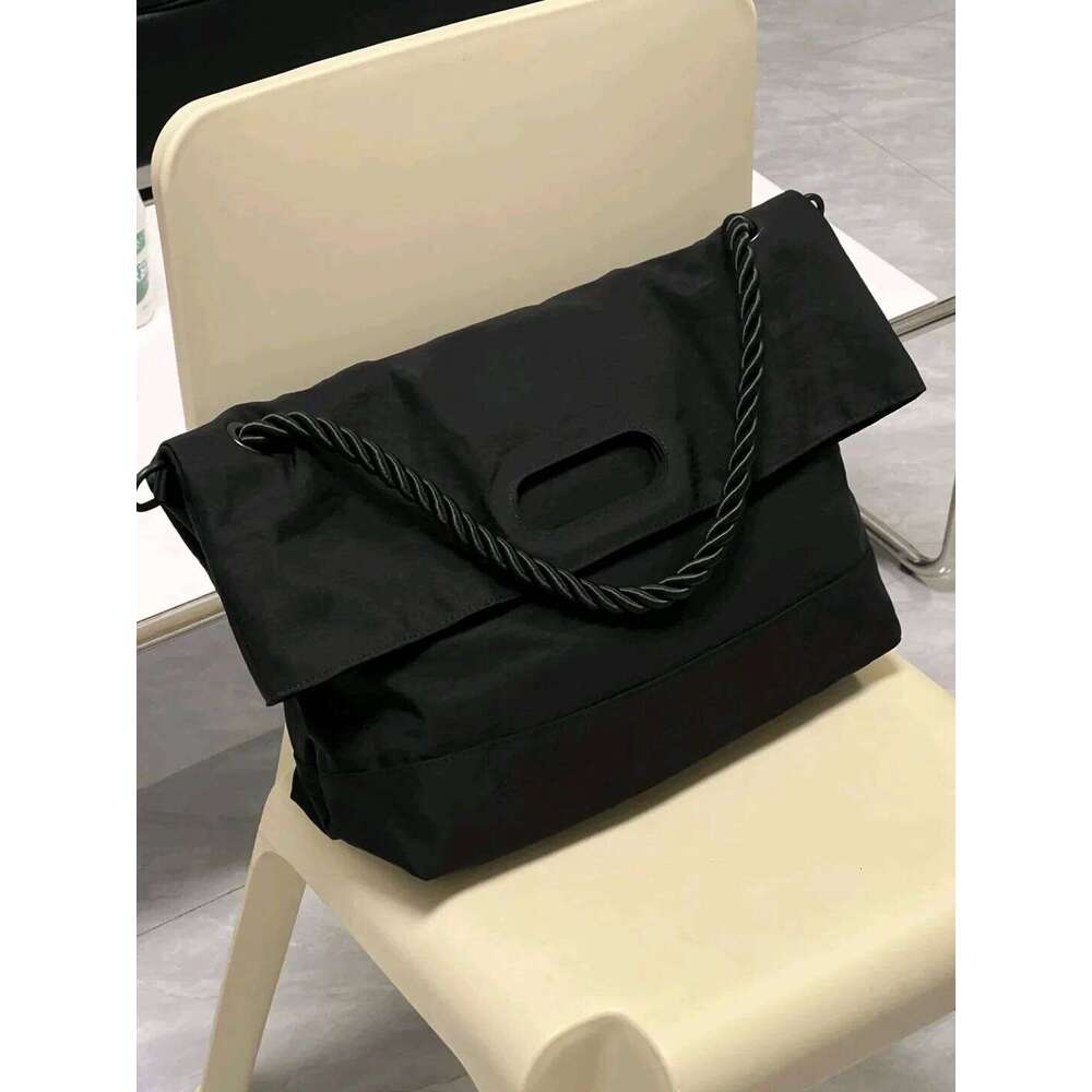 Women's 2023 Shoulder Handbags Fashion Luxury Designer Nylon Tote Bag Women Large Capacity SimpleTravel Black Messenger Bags XJ260311