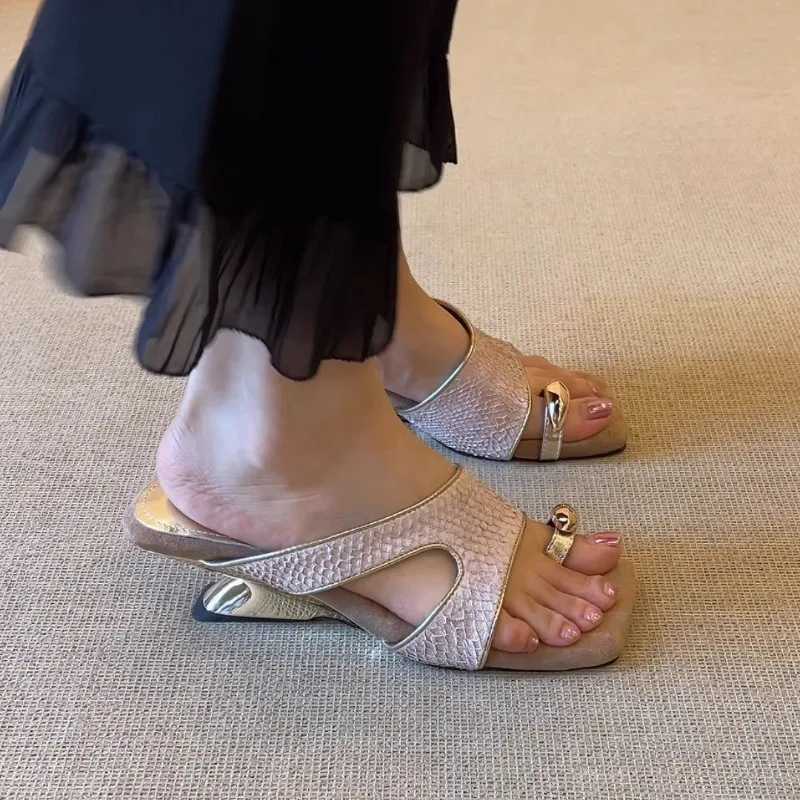 2025 New Special Heel Womens Summer New Square Toe Open Toe Metal Cover Toe Cutout Non-Slip Flip Flops K260311