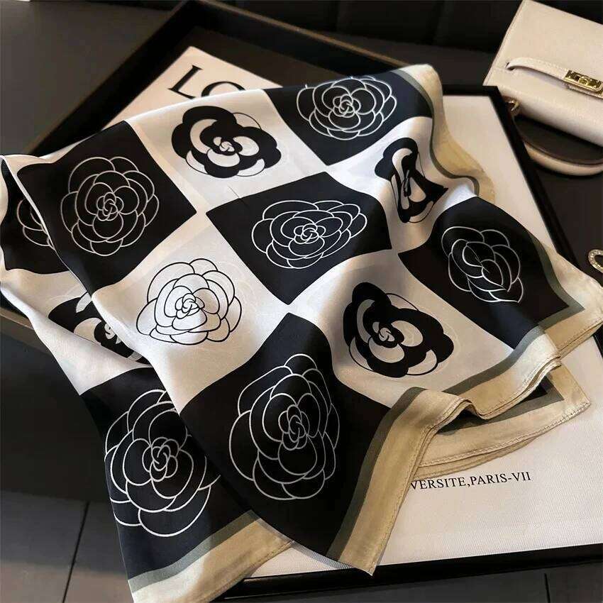 Luxury Scarfs Square Korean Fashion Kerchief Popular Silk Scarves Bandanna Wraps Scarf Decoration Shawl CM