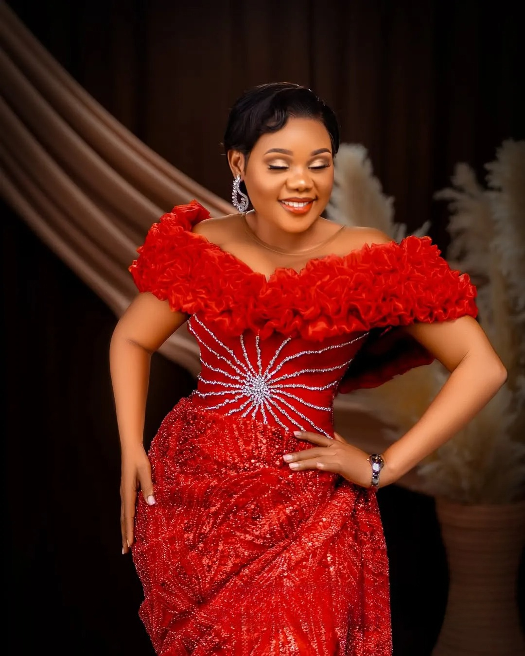 2026 Plus Size Red Prom Evening Dresses Formal Gowns Illusion Beaded Lace Off Shoulder Flora Floor Length Birthday Dress Second Reception Gown AM2890