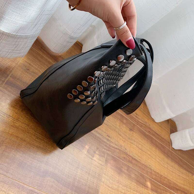 New Arrival Fashion Women's Korean Version Of The Artificial Leather Rivet Chain Foldable Shoulder Messenger Bag Large XJ260311