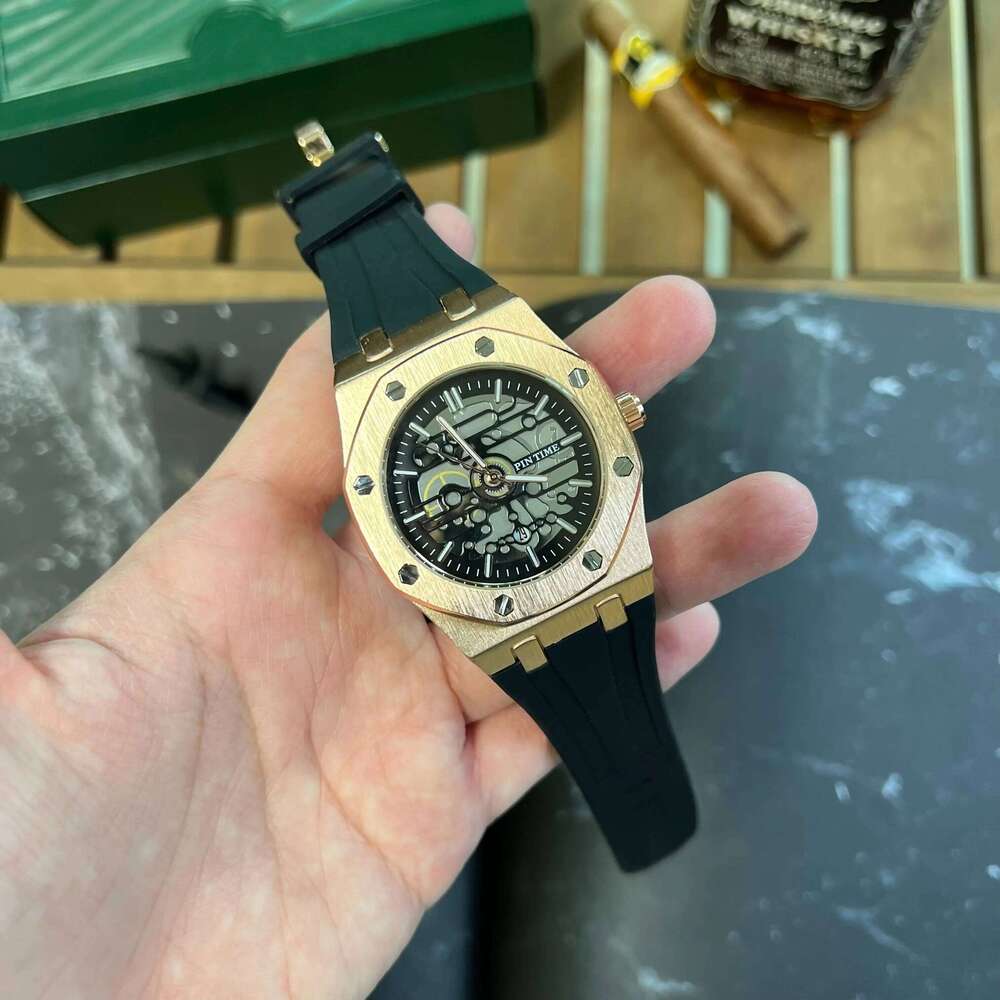 Fashionable Men's Mechanical Style Quartz Casual Waterproof Watch Alloy Personalised Skeletonised Men Wristwatch Gift