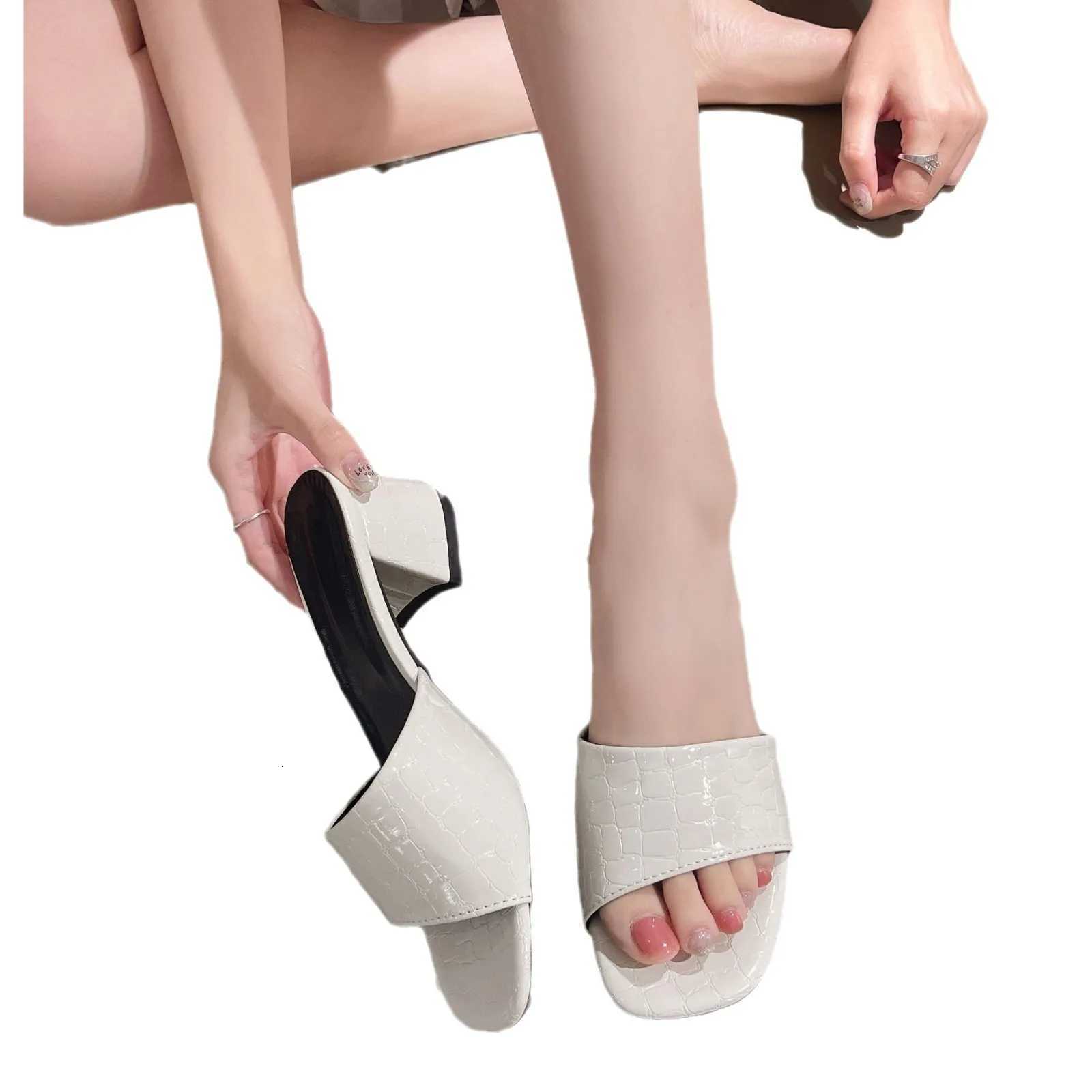 High heeled for women in 2025 new European and American style plus size square toe one line thick heel sandals K260311