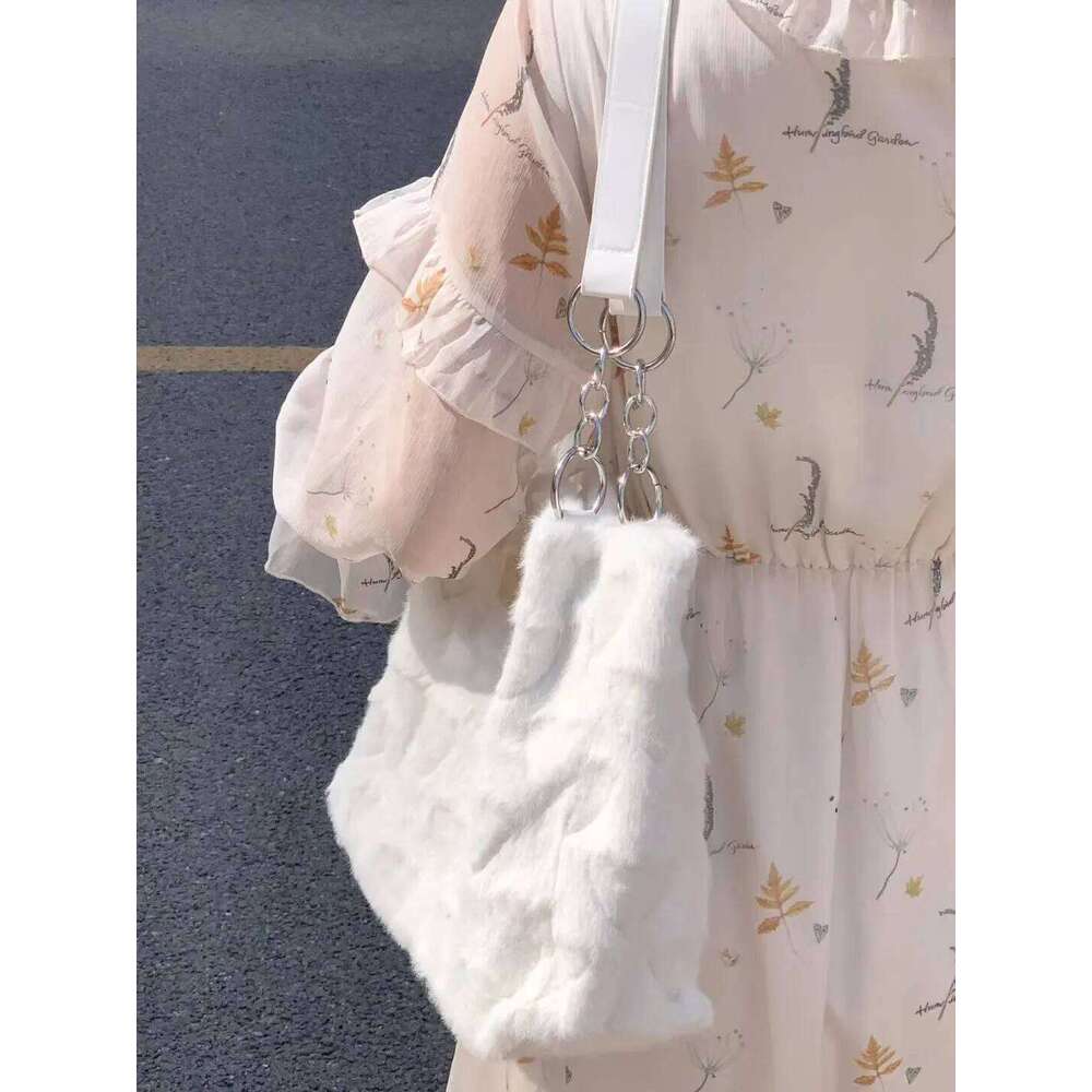 Sweet Love Heart Purse Women's Furry Tote Bags Winter Fashion Ladies Faux Fur Handbags Elegant Female Soft Plush Shoulder Bag XJ260311