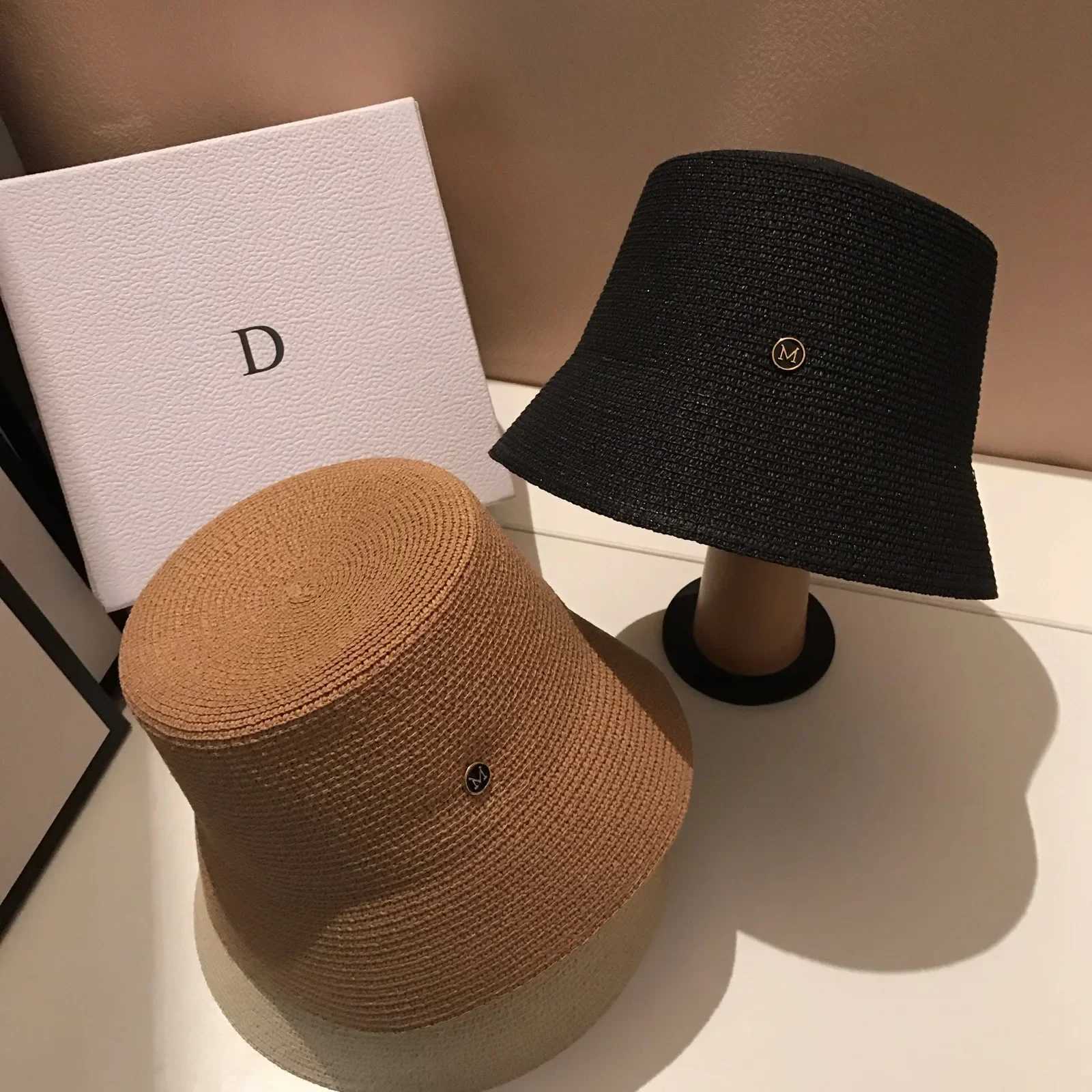 Japanese Designer M Straw Weaving Hat Summer Casual Travel Sunscreen Slim-face Sun Hat Wen Luxury Simple Bucket Hats Panama X2603111