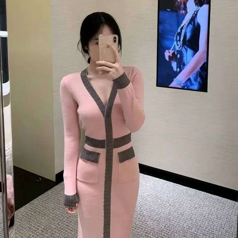 Contrast Color Brand Design Sweater Dress Knit Skinny V-neck Sexy Office Lady Long Sleeve Mid Dresses Elastic Elegant Women CHIC Z260311