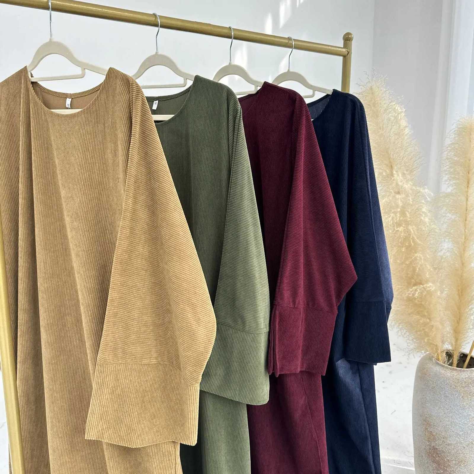 2025 Hot Sells Muslim Winter Abaya with Cuff Slits Middle East Style for Saudi Qatar Ramadan Celebrations and Chilly Season Wear X260311