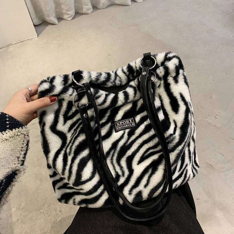 Leopard Pattern Plush Shoulder Bag for Women Winter Fashion Purse Handbags Big Messenger Bags Soft Warm Fur Female Casual Tote XJ260311