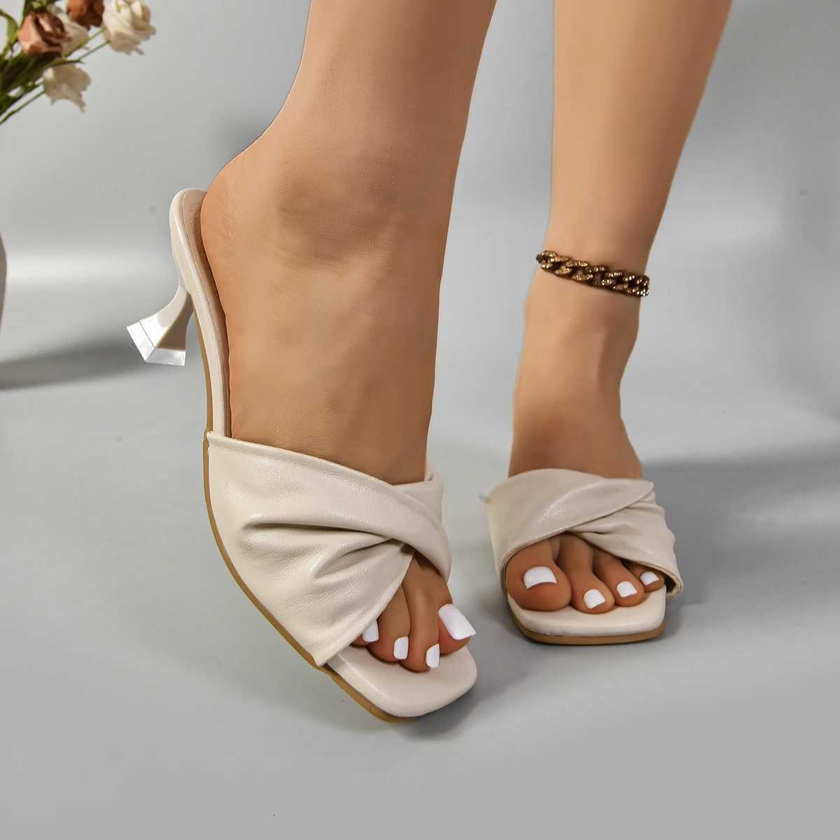 Plus Size Womens with Cross Strap and Thin Heel Fashionable Casual Sandals Independent Station Polyester Lining K260311