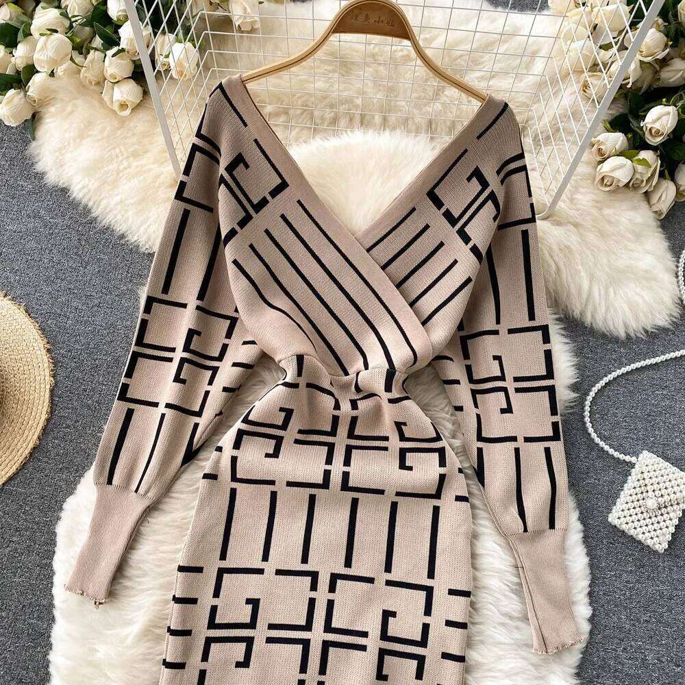 YuooMuoo Brand Fashion Autumn Winter for Women Elegant Long Batwing Sleeve Knitted Bodycon Lady Black Sweater Dress Z260311