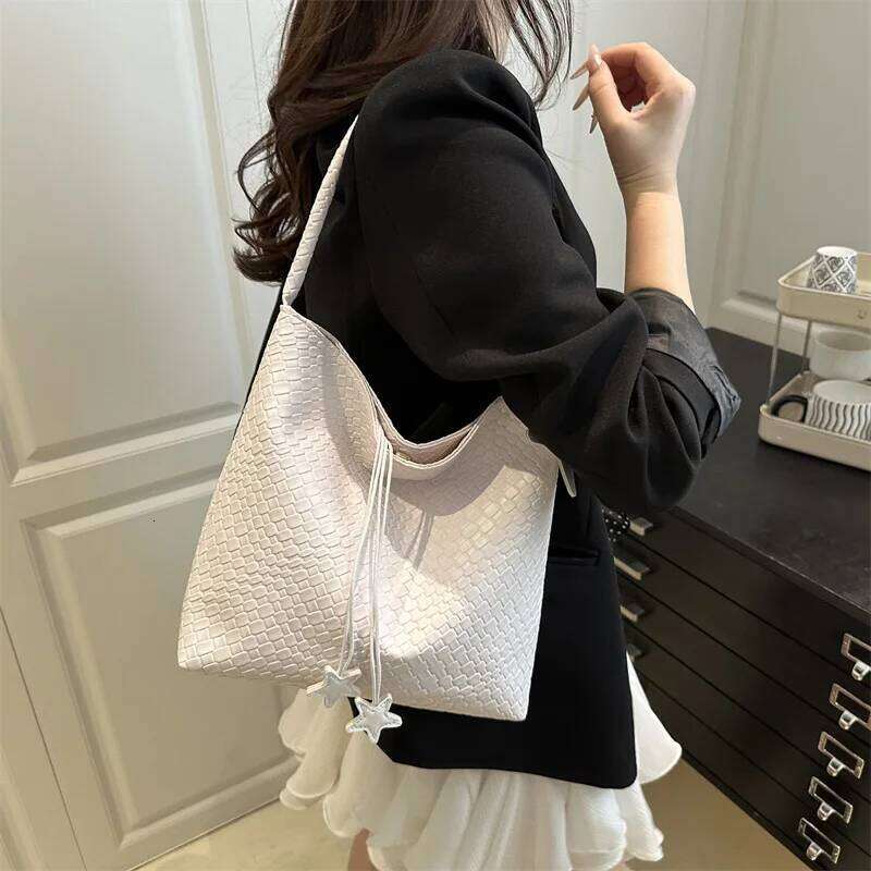 Large Capacity Woven PU Bucket Shoulder Bags for Women Commuter Solid Color Ladies Star Handbag Simple Female Underarm Bag Tote XJ260311