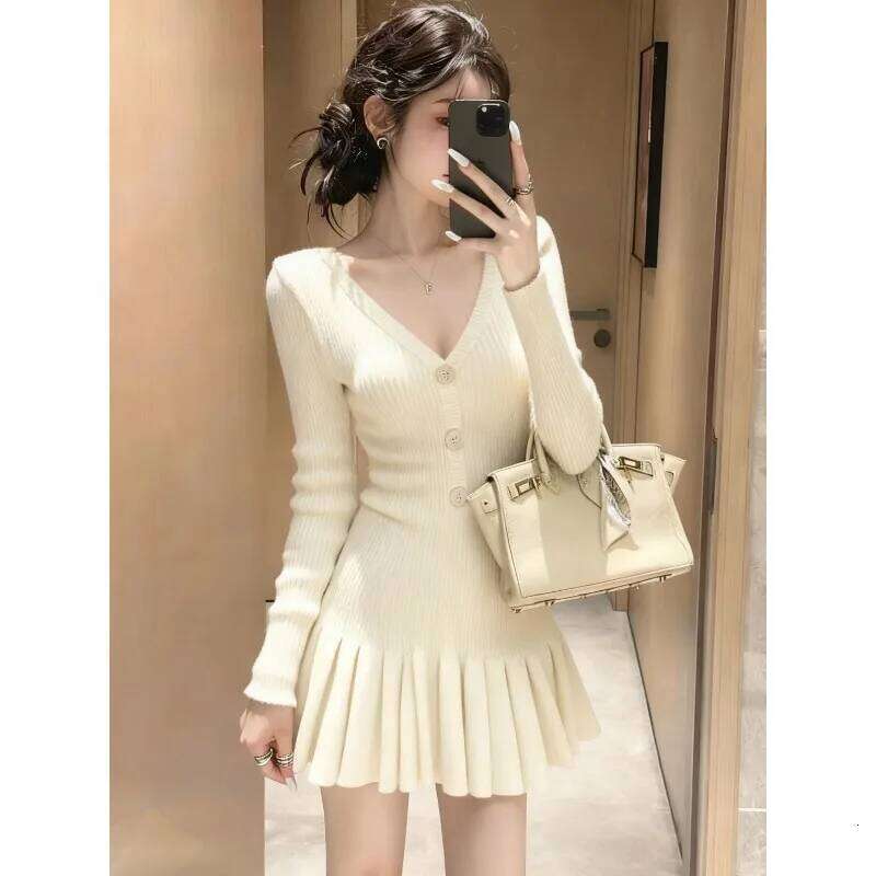 Autumn Winter Gentle and High-end Solid Color V-neck Long-sleeved Button-stitched Elegant Knitted Dress Z260311