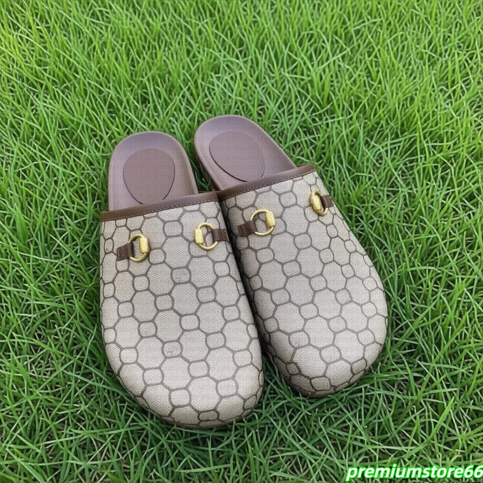 Designers clogs Luxury Slippers Slide mules Women Ladies flip flops Rubber Hollow Platform Sandals Flip Flops Scuffs Lovely Sunny Beach Shoes Eur 35-46